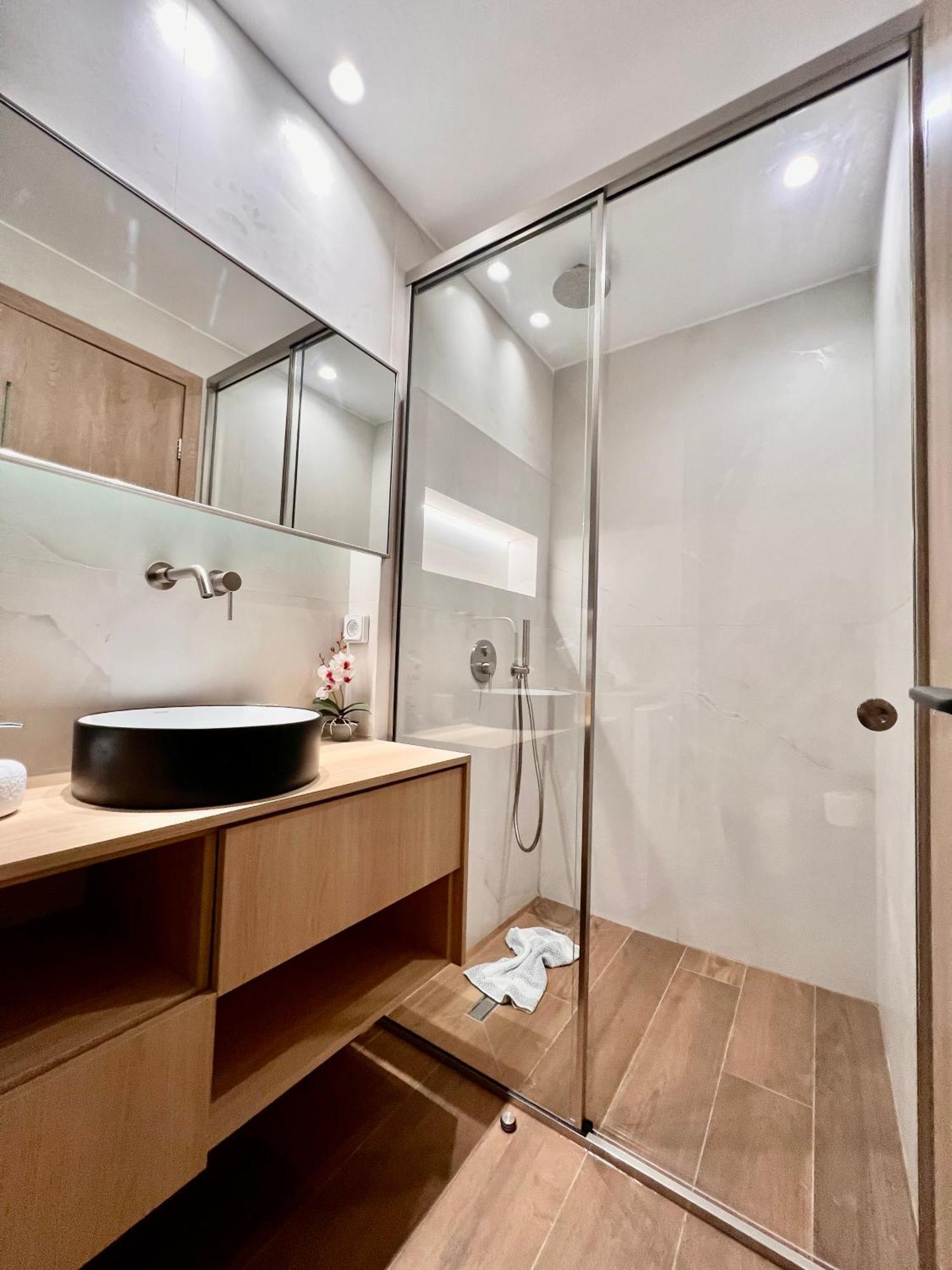 Semi-basement Appartement *